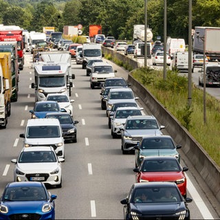 Stau auf der Autobahn 1 bei Hamburg. 