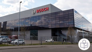Das Gebäude von der Firma Bosch in Reutlingen. Bosch kündigt weniger Arbeitern als geplant. Rechts das SWR Logo für Leichte Sprache.
