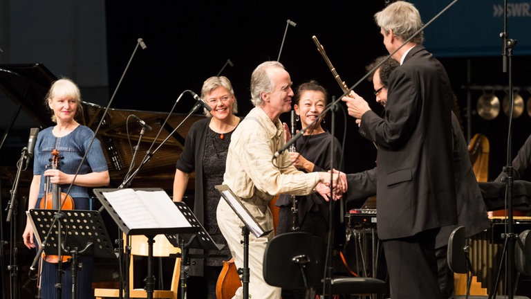 Der Komponist bedankt sich bei Musikern des ensemble recherche