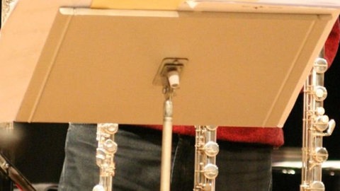 Flötist Martin Fahlenbock bei einer Probe des ensemble recherche