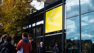 Front der Donauhallen