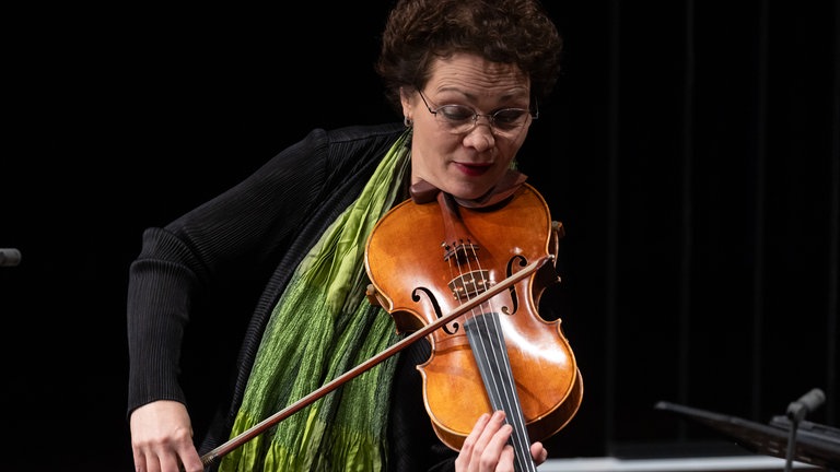 Tabea Zimmermann spielt Viola