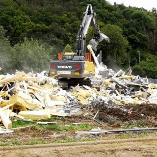 Trümmer eines Hauses, welches nach der Flut im Ahrtal zerstört wurde