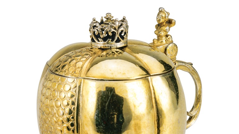 Granatapfelbecher; Silber, getrieben und vergoldet; Nürnberg, um 1630; H 10,5 cm, Ø 11,3 cm    