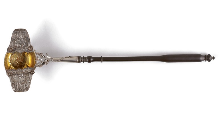 Punschkelle; Silber teilvergoldet, Holz ebonisiert; Johann Christian Henck; 1764 ; 41,1 × 12,3 × 4,8 cm  