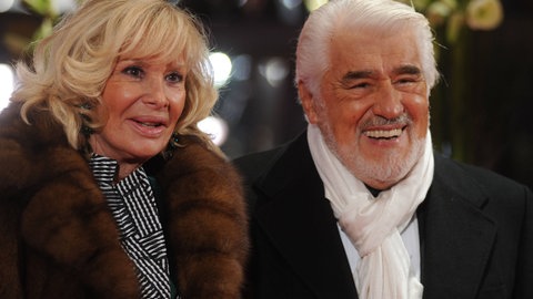 Schauspieler Mario Adorf mit Ehefrau Monique bei den 62. Internationalen Filmfestspiele in Berlin.