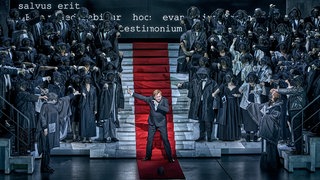 Bei der Generalprobe für die Oper „Rienzi“ stehen Jennifer Holloway (Adriano), Matthias Stier (Baroncelli), Vitalij Kowaljow (Kardinal Raimondo), Andreas Schager (Rienzi), Michael Kupfer-Radecky (Cecco del Vecchio), Andreas Bauer Kanabas (Colonna), Gabriela Scherer (Irene), der Festspielchor und der Sonderchor auf der Bühne.