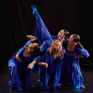 Strado Compagnia Danza: Drop Out of the Sky, Falling