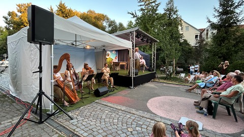 Bühne mit Publikum