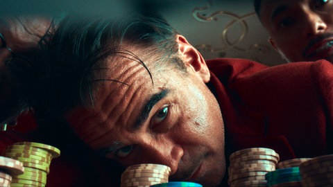 Colin Farrell als glücksspielsüchtiger Lord Doyle in „Ballad of a Small Player“ von Edward Berger
