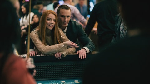Anya Taylor-Joy und Drew Starkey in der Serie „Lucky“