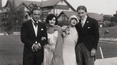 Rudolph Valentino, Pola Negri, Mae Murray, David Mdivani (ca. 1926)
