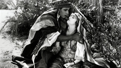 Rudolph Valentino und Agnes Ayres in  "Der Scheich" (1921)