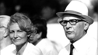 Erich Honecker und Margot Honecker DDR-Staatsratsvorsitzender und Generalsekretär des ZK der SED Erich Honecker mit seiner Frau Margot Honecker, die zu dem Zeitpunkt das Amt der Ministerin für Volksbildung bekleidete.
