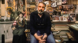 Lothar-Günther Buchheim (1918 - 2007 ) Maler, Fotograf, Sammler und Gründer des Buchheim-Museums in Bernried am Starnberger See. In seinem Haus in Feldafing 1982.