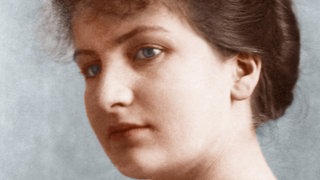 Alma Mahler-Werfel  Foto um 1902 Mahler-Werfel, Alma, geb. Schindler, 1902 verehel. (Gustav) Mahler, 1915 verehel. (Walter) Gropius, 1929 verehel. (Franz) Werfel; Wien 31.8.1879 - New York 11.12.1964.