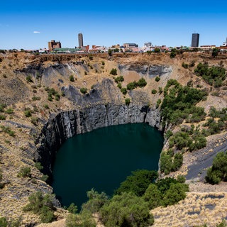 Von Menschenhand gegrabenes Loch, The Big Hole, ehemalige Kimberley-Mine, stillgelegte Diamantenmine, Kimberley, Südafrika