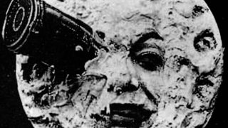 Der Mann im Mond wird im Fantasy-Film Le Voyage dans la Lune von 1902 von einem Raumschiff getroffen.