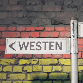Symbolbild zum Thema Unterschiede  Gegensätze Westdeutschland zu Ostdeutschland
