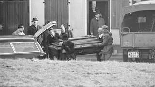 Drei Deutsche Soldaten wurden in Lebach ermordet. Abtransport der Leichname am 20.1.1969