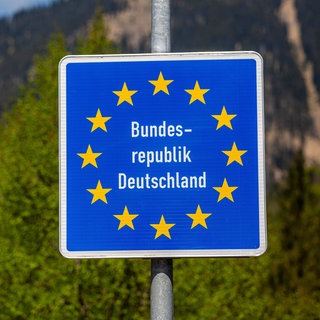 Grenzübergang an der Tiroler Straße zwischen Bayrischzell ( Deutschland ) und Kufstein ( Österreich )