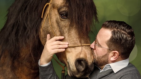 Timo mit einem Pferd