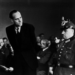 Helmuth James Graf von Moltke beim Prozess gegen Mitglieder des Kreisauer Kreises vor dem Volksgerichtshof in Berlin.