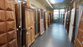 Historische Zimmer- und Haustüren. Kreislauf Historische Baustoffe.
