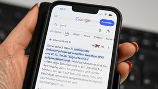 Google KI-Übersicht auf einem Smartphone
