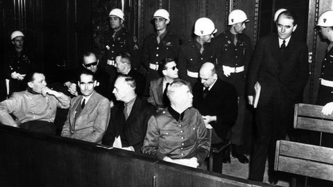 Die Angeklagten während des Nürnberger Prozesses gegen die Hauptkriegsverbrecher des Internationalen Militärgerichtshofes.
