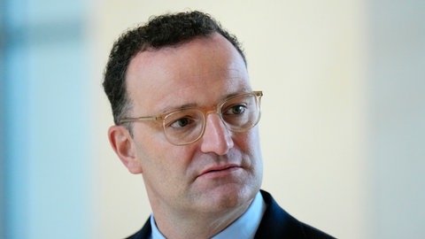 Jens Spahn bei einem Pressestatement