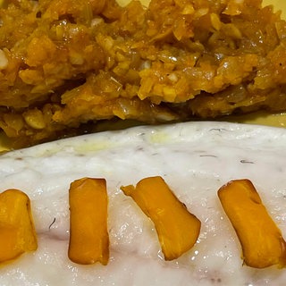 Sojaeigelb mit Fisch und Gemüse