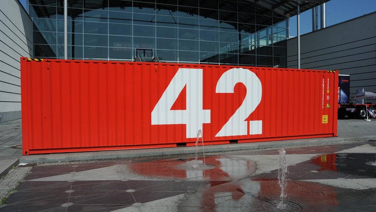 Der Container 42 getaufte, smarte Ladungsträger begibt sich auf Datensammlungsreise um die Welt. 
