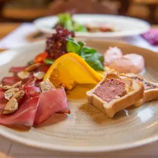 Beispiel eines Wiener Gabelfrühstücks.