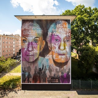 Mural „Gegen das Vergessen (Lest we forget)“, 2020 von AKUT   Stadt.Wand.Kunst