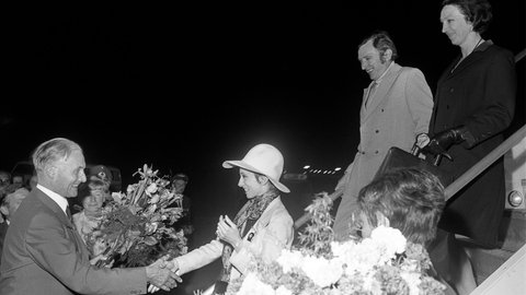 Marcia Haydée und John Cranko bei der Rückkehr aus New York am Flughafen, 1969