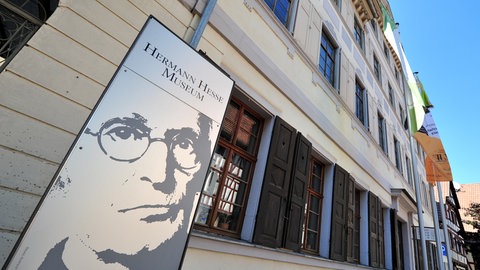 Gebäude mit Infotafel