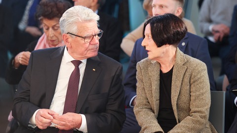 Ex Bundespräsident Joachim Gauck und Literaturnobelpreisträgerin Herta Müller bei der Auftaktveranstaltung des