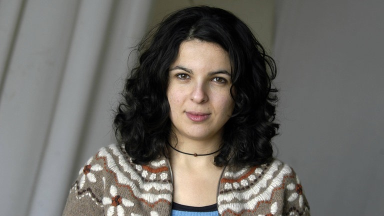 Autorin Dilek Güngör während eines Pressetermins in Berlin.