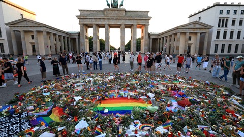 Opfergedenken am Brandenburger Tor, Blumenmeer 