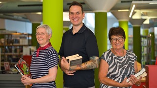 Büchereileiter und Bibliotheksangestellte der Bücherei Altbach