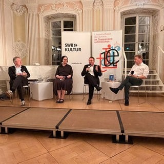 Hubert Spiegel, Judith von Sternburg, Carsten Otte und Paul Jandl bei der SWR Bestenliste im Schießhaus Heilbronn