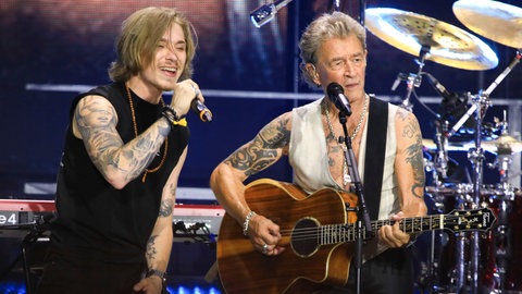 Peter Maffay und sein Sohn Yaris treten beim Abschiedskonzert des Sängers in Leipzig gemeinsam auf.