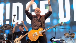 Sänger Midge Ure im Jahr 2018 beim  Rewind 80s Festival in der Capesthorne Hall, Macclesfield