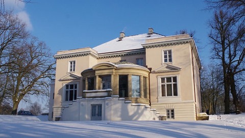 Parkfassade der Brahms-Villa im Winter