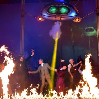 Pyrotechnik auf der Bühne in London bei The War of the Worlds