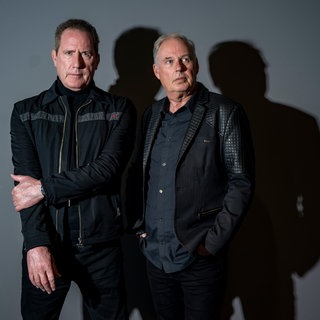 Andy McCluskey (l) und Paul Humphreys von der Band Orchestral Manoeuvres in the Dark (OMD) | Andy McCluskey von OMD über Deutschlandtour: "Es wird eine Party!"