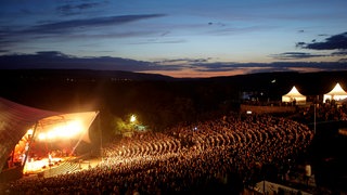 Die Loreley-Freilichtbühne im Jahr 2012. | 50 Jahre Loreley: Eine Zeitreise durch die Musikgeschichte
