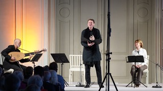 Corinna Harfouch liest aus Christine Wunnickes Roman “Die Nachtigall des Zaren“ bei den Schwetzinger SWR Festspiele