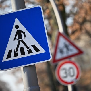 Viele Unfälle mit Fußgängern passieren an Zebrastreifen. Forderung ist ein generelles Tempo 30 innerorts